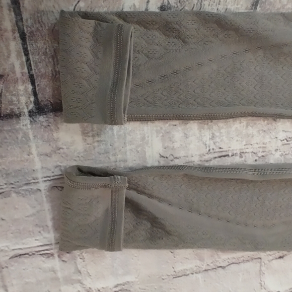 Lululemon Subtle Olive Green Latice Leggings 6 - Picture 9 of 15